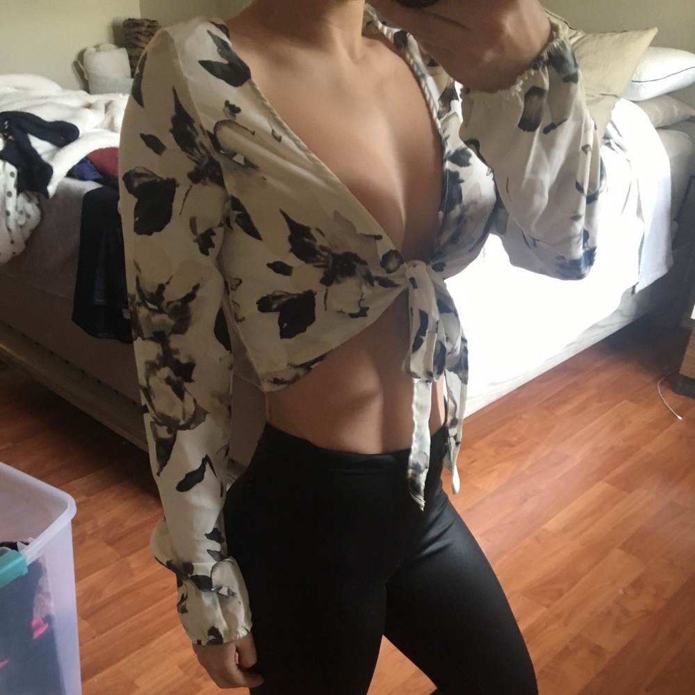 Windsor Cropped tie front top